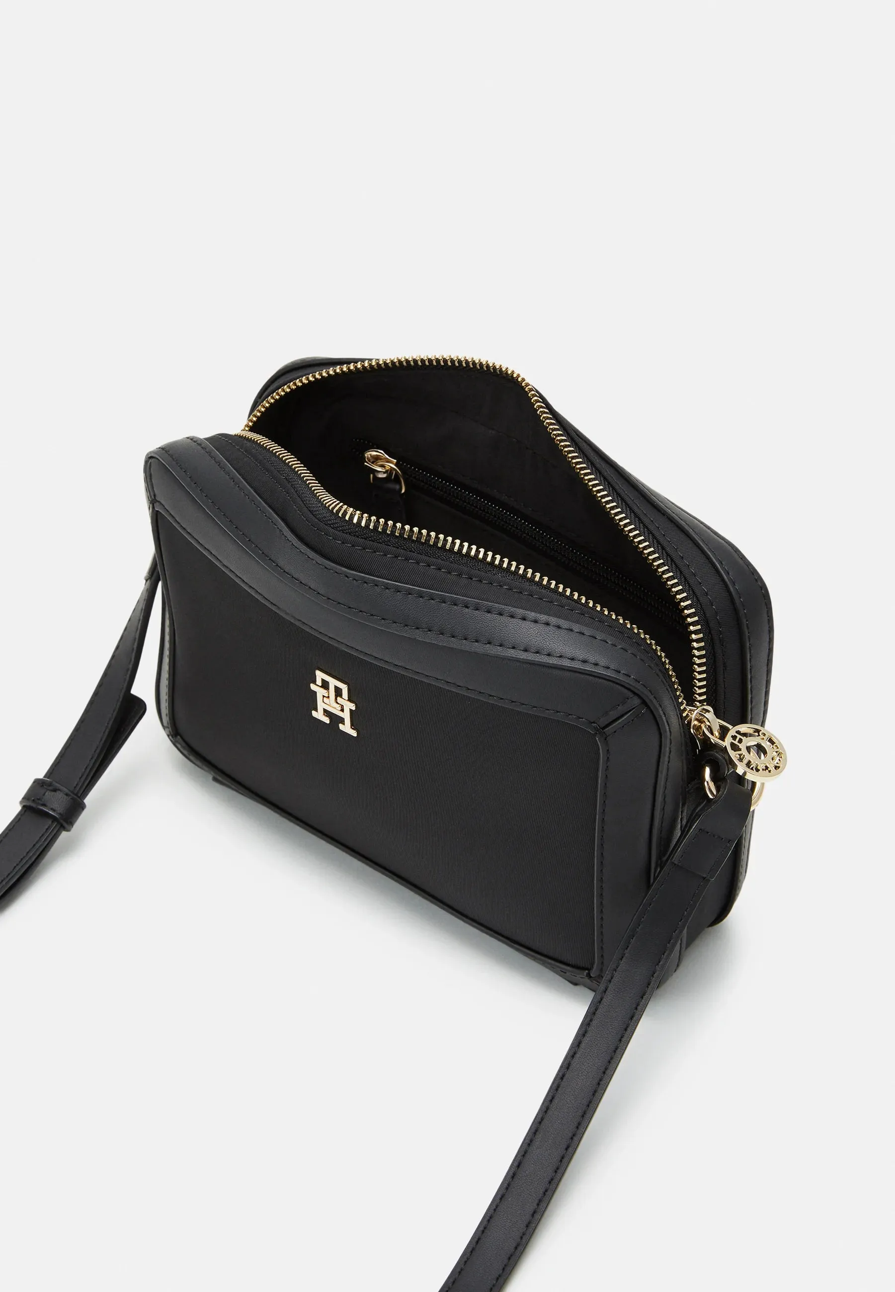 Black essential flap crossover bag