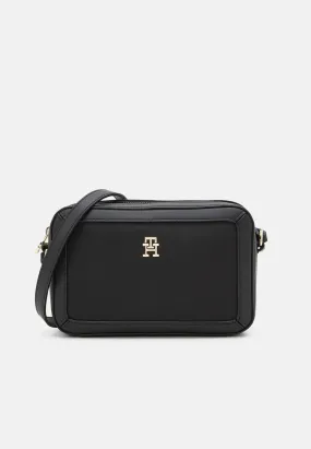 Black essential flap crossover bag