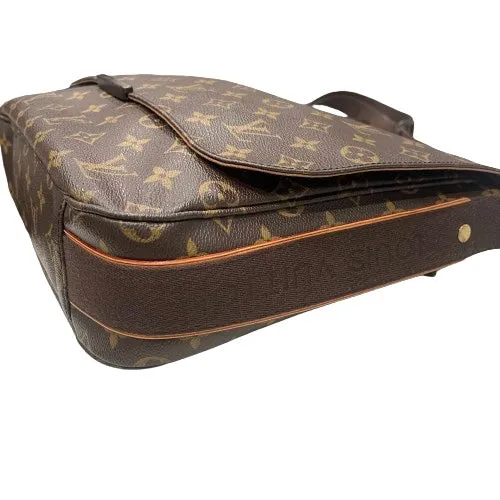 Louis Vuitton Beaubourg MM Messenger Bag