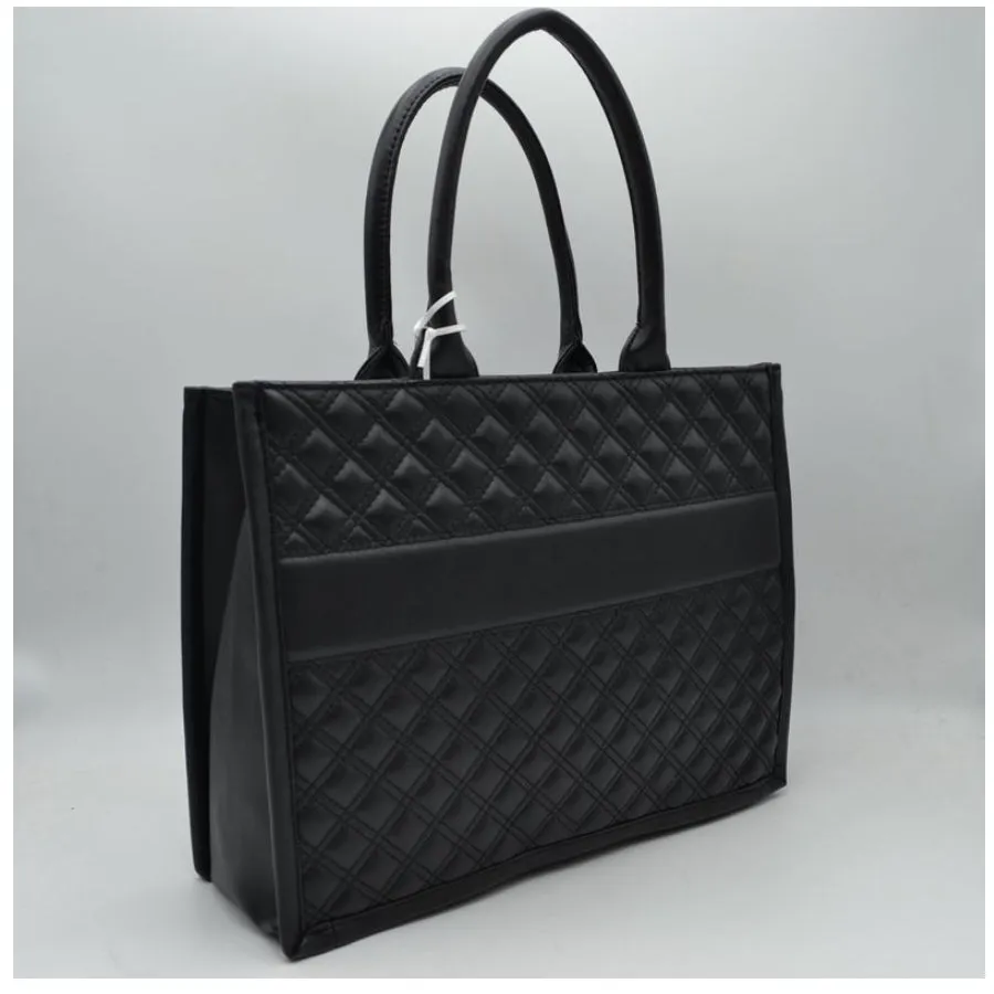 Quilted fashio tote - black